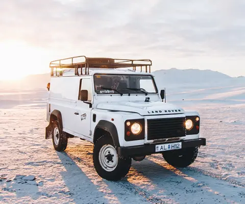 range rover in snow
